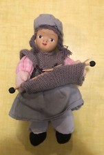 Petite Poupee Tricoteuse