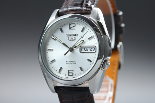 Presque comme neuve montre - [presque,