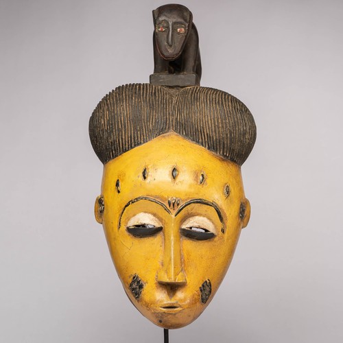 1026 masque baoule avec socle - 1026,