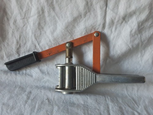 Ancienne bouchonneuse bouche - ancienne,