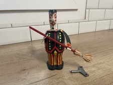 Personnage Homme Avec Balai « Paya Hermano » Jouet Mécanique En Tôle Avec Sa Clé