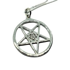 Collier pentagramme inversé