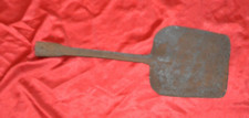 Outil ancien de pressoir ? de boulanger ? Tranche-marc de raisin ? Pelle à pain?