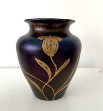 Vase type Loetz décor fleurs.