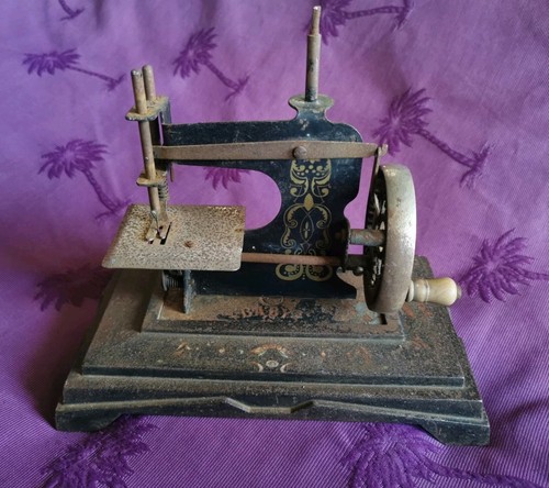 Machine coudre manuelle - à,