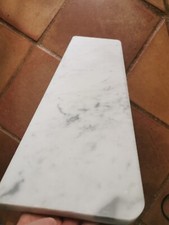 Etagère en marbre blanc