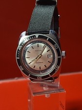 Belle montre de plongée homme