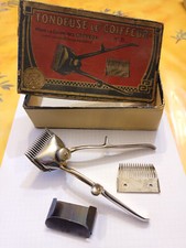 Ancienne tondeuse le "Coiffeur" N°31 avec faux peigne dans sa boite d'origine
