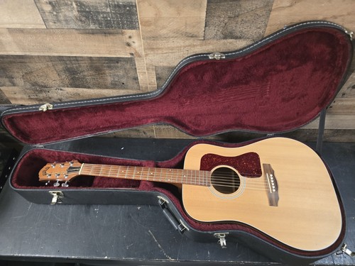 1990s guild dv4 true - ,