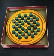 Ancien Jeu Solitaire avec billes vert émeraude - Kate LEMOINNE & Co.  - Paris