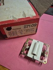 Legrand Chambord PALACE 87109 - Interrupteur Va et Vient à tirage (à griffes)