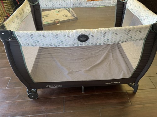 Graco play yard - play,