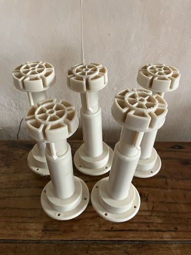 Lot pieds de meuble - de,