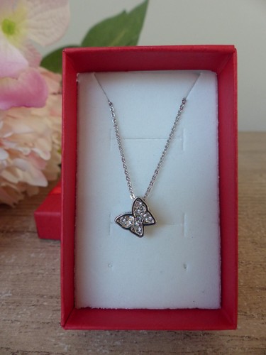 Collier papillon avec - , strass
