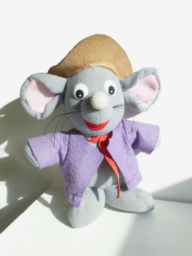 Souris poupée peluche sonore