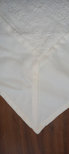 Très jolie nappe carrée