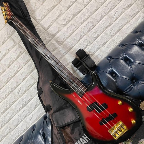Guitare basse électrique