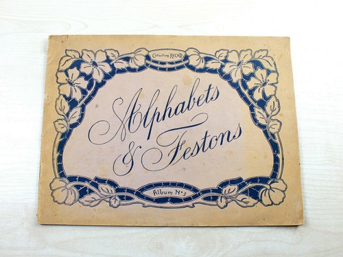 Ancien livre alphabets - livre,