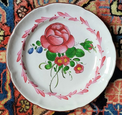 Trois assiettes décor de - trois, à