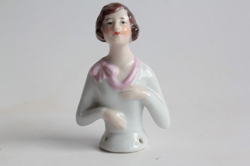 Demi figurine porcelaine femme - figurine,