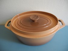 ancienne cocotte fonte Invicta 27 table cuisine vintage french cast iron dish