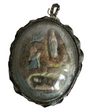 Ancien Reliquaire Mort de Sainte Bernadette Plâtre Biscuit sculpté  Verre Bombé