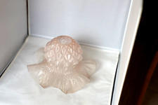 Jolie Tulipe en verre coléré rose pâle pour lustre ancien.