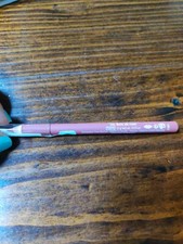 Crayon contour lèvres rouge