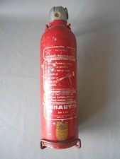 ANCIEN EXTINCTEUR DE VOITURE DE CAMION AVEC SA FIXATION HAUTEUR 30CM