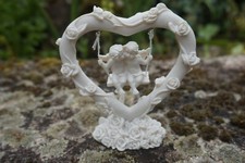 CHE75  FIGURINE STATUETTE