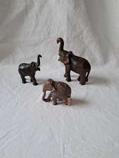 3 statuettes figurines