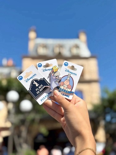 Disneyland paris pin trading - disneyland,
