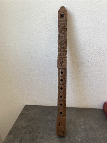 Ancienne flûte totem - totem, pérou