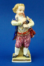 PLAUE SCHIERHOLZ Sculpture porcelaine enfant joueur de flûte XIX école Meissen