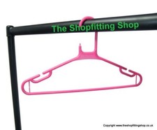 4ft Vêtements Vêtement Rail & 100 Plastique Rose Manteau Cintre