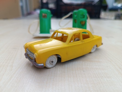 Peugeot 403 minialuxe jaune - peugeot,