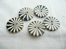 5 boutons anciens de