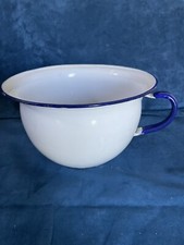 Ancien pot de chambre émaillé