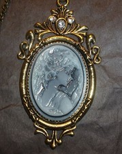 collier camée et strass