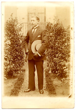Portrait jeune homme debout jardin chapeau canne Ancienne photo 1914