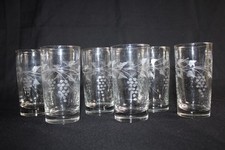 6 anciens gobelets en verre gravé, grappe de raison,  Art Déco, hauteur 11.5 cm