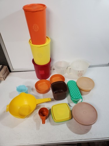 Lot vintage tupperware - of,
