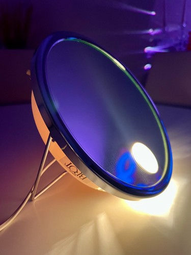 Miroir lumineux grossissant