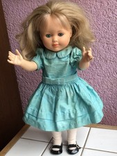Très jolie poupée