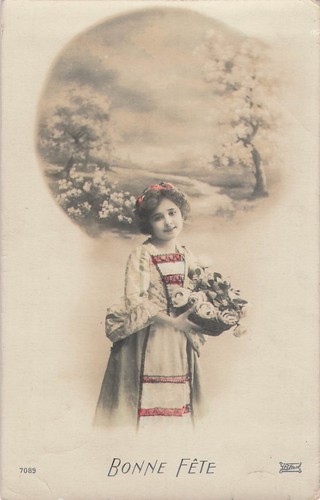 Moustachu femme elegante - moustachu,