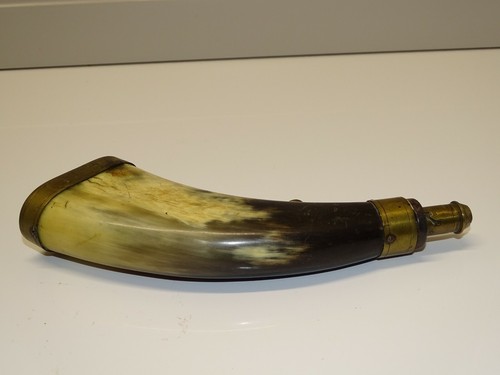 Jolie ancienne poire poudre - a,