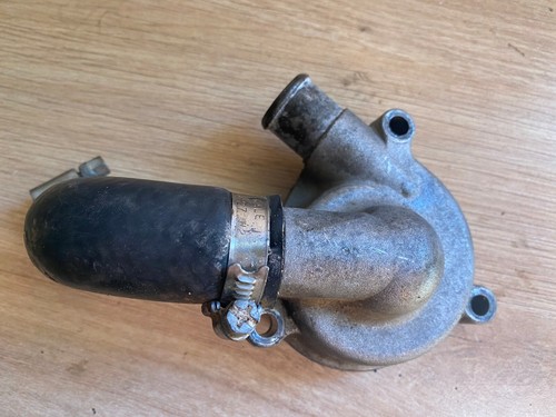 Carter couvercle pompe - couvercle, a