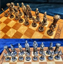 Jeu d'échec superbe avec figurines en métal Helena Wood Art