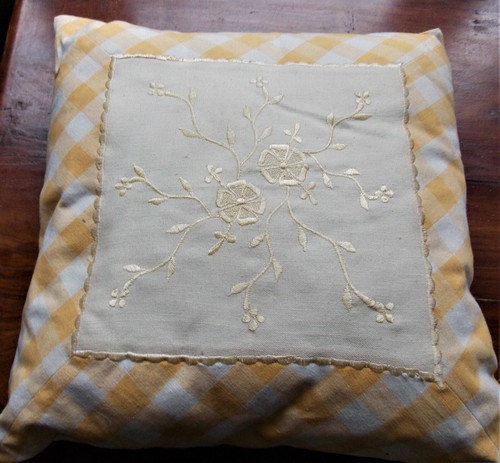 Coussin brode main - brode, vichy