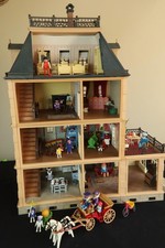 Maison de poupée victorienne